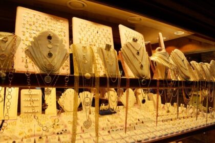 alt="dubai-gold-retailers-predict-strong-demand-for-2026"