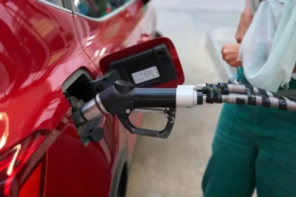 alt="uae-fuel-price-forecast-for-january-2026-pump-costs-set-for-stability"