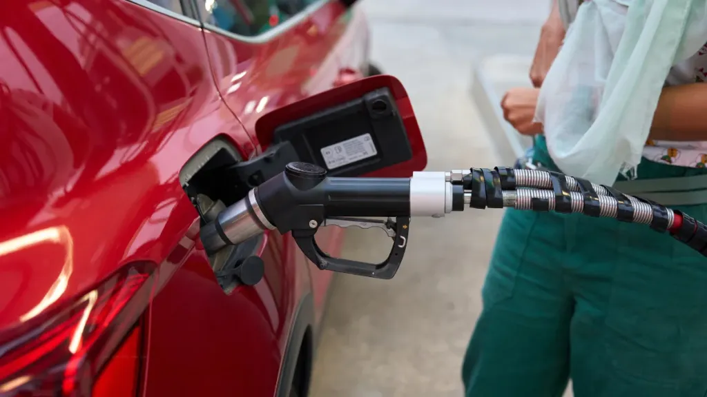 alt="uae-fuel-price-forecast-for-january-2026-pump-costs-set-for-stability"