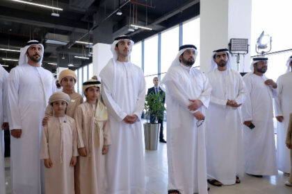 alt="sheikh-mohammed-bin-rashid-bin-mohammed-crowns-winners-at-fazza-falcons-racing-cup-final-in-dubai"