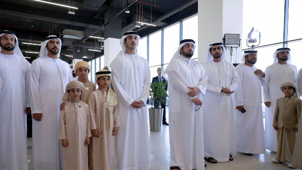 alt="sheikh-mohammed-bin-rashid-bin-mohammed-crowns-winners-at-fazza-falcons-racing-cup-final-in-dubai"