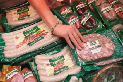 alt="uae-announces-plan-to-reduce-salt-in-bread-and-packaged-food"