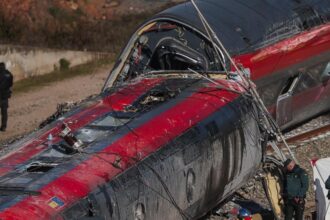 alt="spain-observes-three-days-of-mourning-after-deadly-high-speed-train-crash-kills-40"