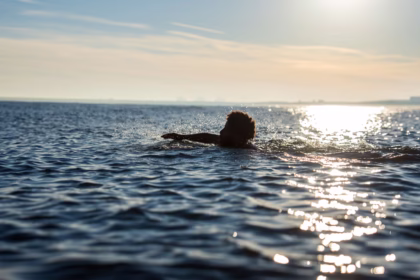 alt="a-teenager-performs-a-heroic-four-hour-swim-to-rescue-his-family"